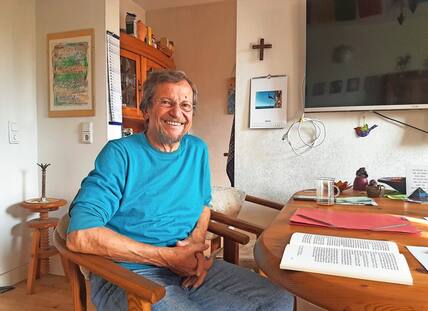 Christoph Wonneberger, pensionierter Pfarrer aus Leipzig, der die Friedensgebete in der Leipziger Nikolaikirche verantwortet hat. Daraus sind die Montagsdemonstrationen hervorgegangen, die zur Wende geführt haben.