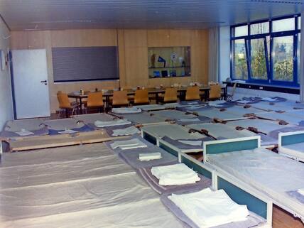 Karges Massenquartier: In einer Unterkunft des Technischen Hilfswerks konnten 1989 Dutzende DDR-Bürger übernachten.