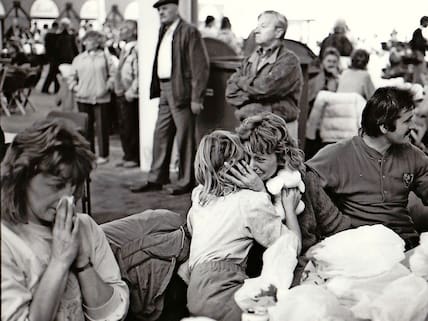 Vor einer ungewissen Zukunft: Erschöpfte DDR-Flüchtlinge aus Prag kamen im Oktober 1989 mit dem Zug auf dem Messebahnhof in Laatzen an. Dröse