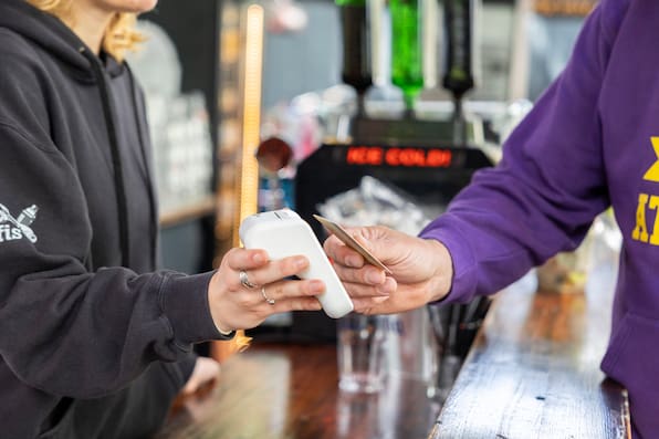Nach Diebstahl in 2025: Gastronomen setzen beim Maschseefest auf Kartenzahlung